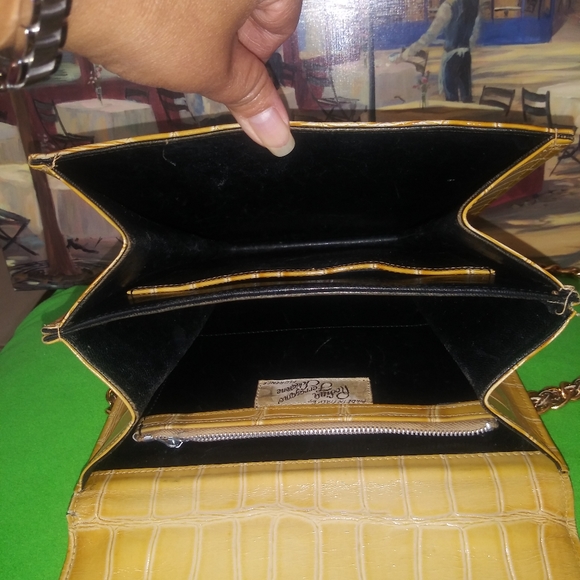 Rosina Ferragamo Schiavone Shoulder Bag - Picture 2 of 8